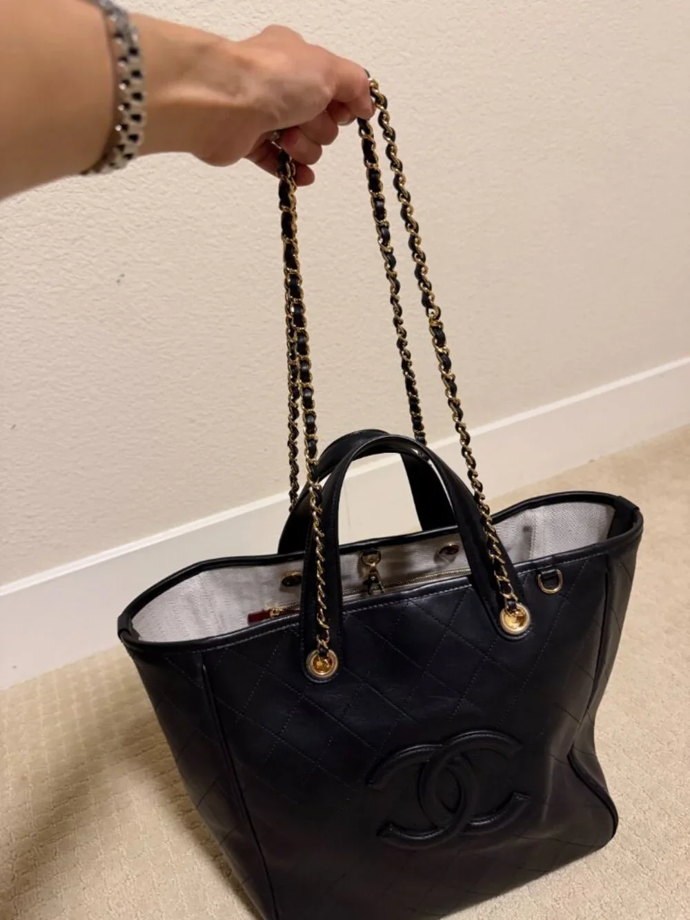 CHANEL New (never used) Large Shopping Bag in black Calfskin & Gold-Tone Metal